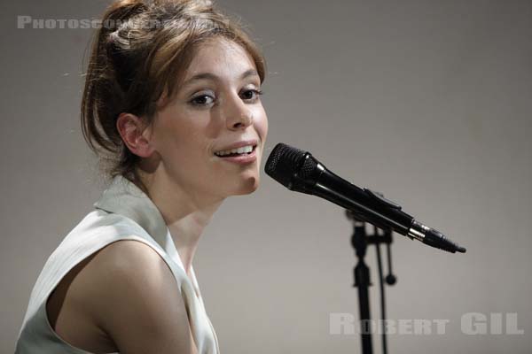 EMILY LOIZEAU - 2006-03-17 - PARIS - La Comedia - 